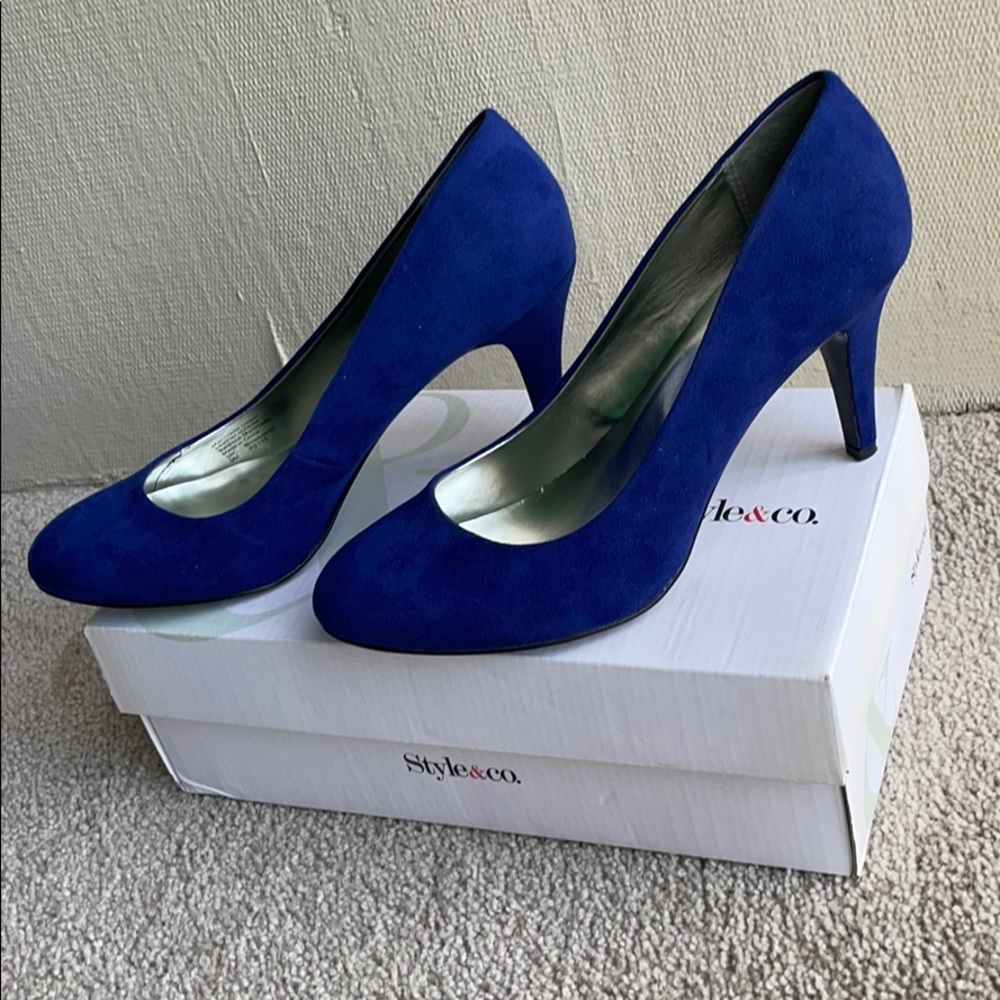 Blue suede pumps